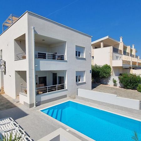 Apartments Le Mare - Pool, Sandstrand, Meerblick, W-Lan, Grill Привлака Экстерьер фото