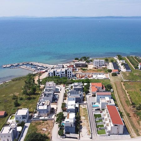 Apartments Le Mare - Pool, Sandstrand, Meerblick, W-Lan, Grill Привлака Экстерьер фото