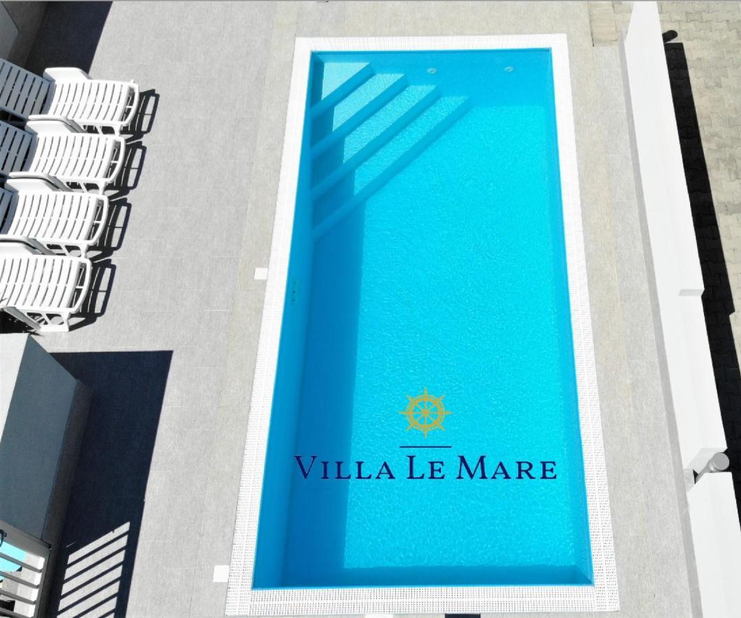Apartments Le Mare - Pool, Sandstrand, Meerblick, W-Lan, Grill Привлака Экстерьер фото