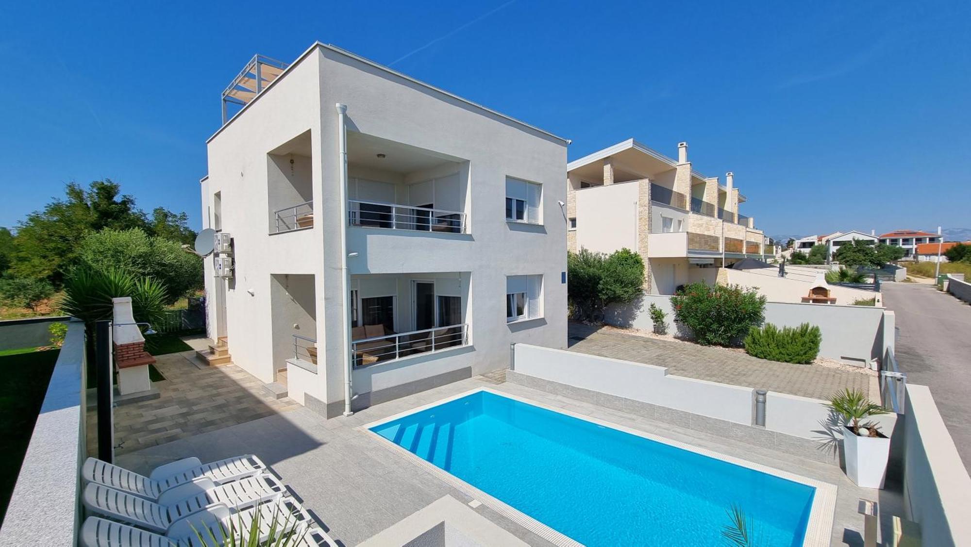 Apartments Le Mare - Pool, Sandstrand, Meerblick, W-Lan, Grill Привлака Экстерьер фото