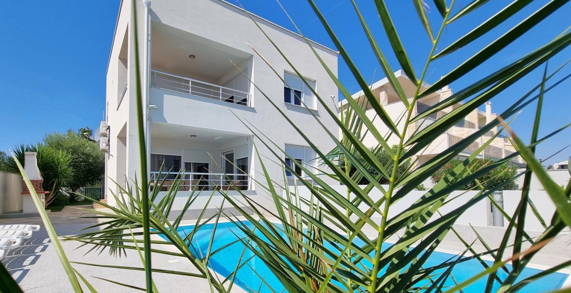 Apartments Le Mare - Pool, Sandstrand, Meerblick, W-Lan, Grill Привлака Экстерьер фото